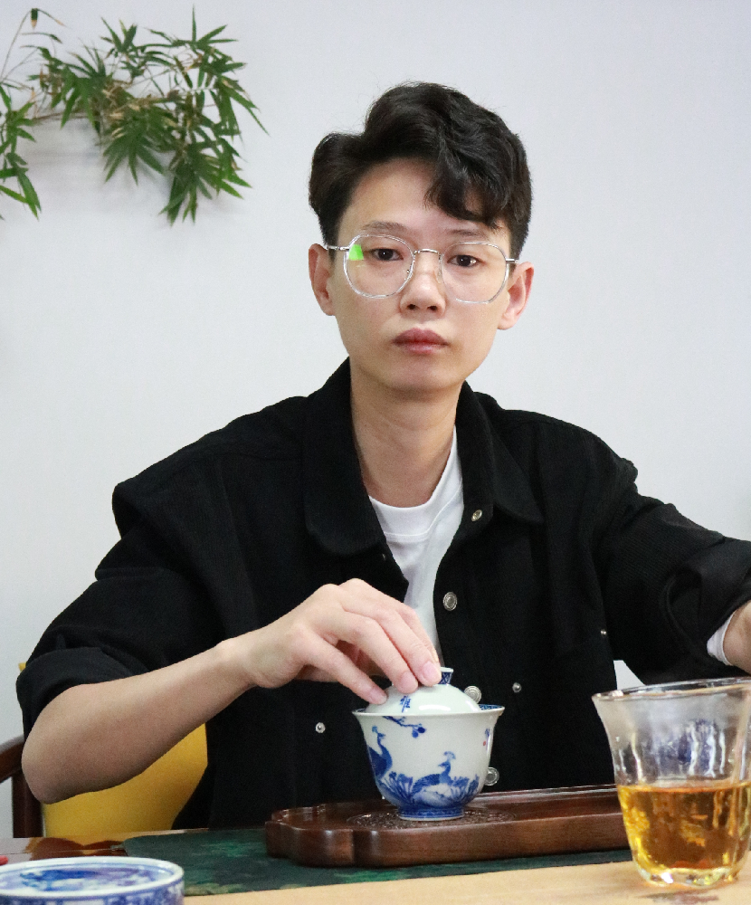 蔣瀮（靈）丹（國(guó)瓷紅葉畫院高級(jí)畫師）